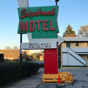 Edgebrook Motel